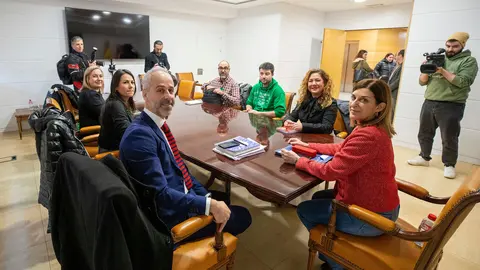 La presidenta de Cantabria, Mar&iacute;a Jos&eacute; S&aacute;enz de Buruaga, y el consejero de Educaci&oacute;n, Formaci&oacute;n Profesional y Universidades, Sergio Silva, se re&uacute;nen con los representantes de las organizaciones sindicales docentes.
29 ENE 24