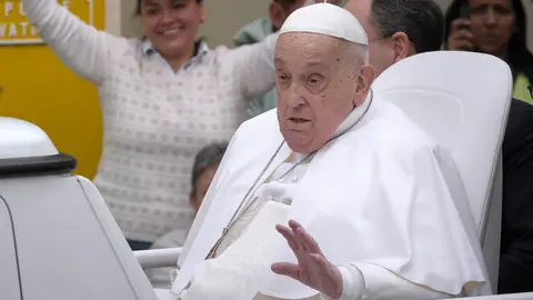 VATICAN CITY, VATICAN - APRIL 20: Pope Francis tours St. Peter's Square in his popemobile after bestowing the Urbi et Orbi blessing at the end of the Easter mass  in St. Peter's Square at the Vatican Sunday, April 20, 2025