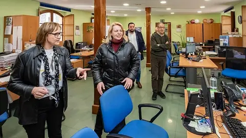 13:30 horas. Cl. San Salvador, 2. Nestares

La consejera de Desarrollo Rural, Ganader&iacute;a, Pesca y Alimentaci&oacute;n, Mar&iacute;a Jes&uacute;s Susinos, visita la Oficina Comarcal Agraria.