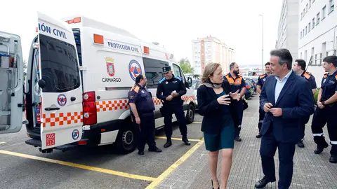 La consejera de Presidencia, Justicia, Seguridad y Simplificaci&oacute;n Administrativa, Isabel Urrutia, presenta un nuevo veh&iacute;culo para protecci&oacute;n civil. 
23 abr 25