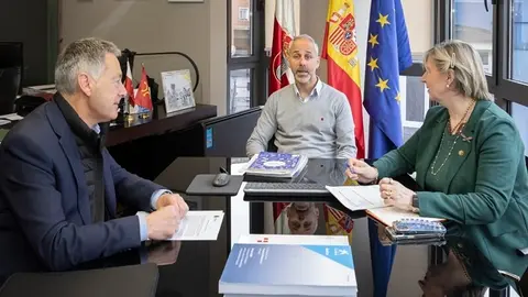 - 10:00 horas. Despacho del consejero 

El consejero de Educaci&oacute;n, Formaci&oacute;n Profesional y Universidades, Sergio Silva, recibe al alcalde de Campoo de Enmedio.