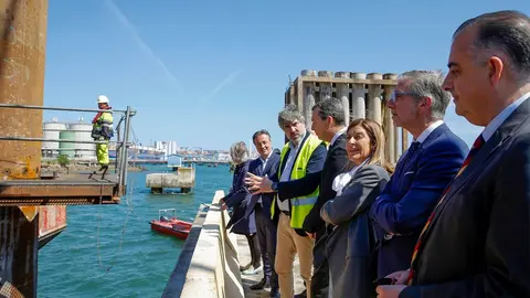 La presidenta de Cantabria, Mar&iacute;a Jos&eacute; S&aacute;enz de Buruaga, asiste al acto de inicio de las obras del tac&oacute;n y rampa del Muelle 9 de Raos.
25 abri 25