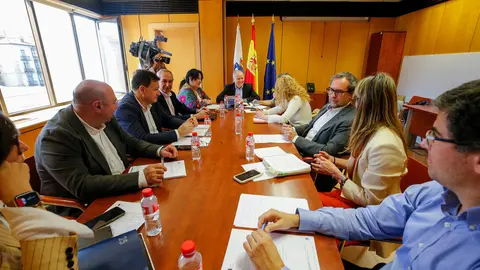 10:00 horas. DG de Trabajo, Edificio Macho. Santander
El consejero de Industria, Empleo, Innovaci&oacute;n y Comercio, Eduardo Arasti, preside la Comisi&oacute;n Sectorial de Empleo y Formaci&oacute;n del Di&aacute;logo Social.

Cobertura de nota y foto


30 ABR 31