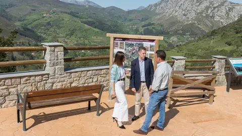 11.00 horas. https://maps.app.goo.gl/W6Ja91sSN3QRpyFU9

El consejero de Cultura, Turismo y Deporte, Luis Mart&iacute;nez Abad, visita el mirador de La P&iacute;quere en Lamas&oacute;n.