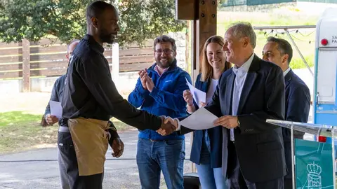 El consejero de Industria, Empleo, Innovaci&oacute;n y Comercio, Eduardo Arasti, clausura
las &lsquo;Escuelas de Talento Joven&rsquo; de Pi&eacute;lagos. 7 mayo 25 &copy; Miguel De la Parra
