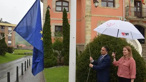 IZADO BANDERA EUROPA - AYTO PI&Eacute;LAGOS