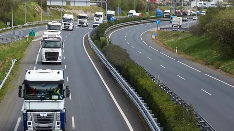 Manifestacion de transportistas, entre Santander y Torrelavega.
21/3/22 Saantander-Torrelavega

FOTOGRAFIA: JUAN MANUEL SERRANO ARCE