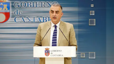 El consejero de Fomento, Vivienda, Ordenaci&oacute;n del Territorio y Medio Ambiente, Roberto Media, presenta, en rueda de prensa, novedades en el transporte regional
16 MAY 25