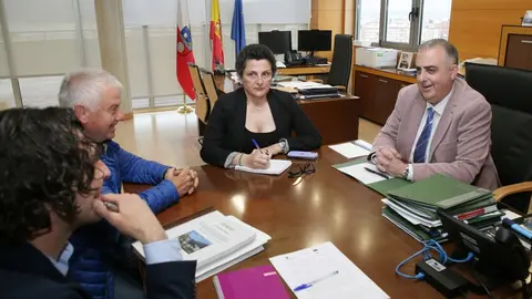 El consejero de Fomento, Vivienda, Ordenaci&oacute;n del Territorio y Medio Ambiente, Roberto Media, se re&uacute;ne con los alcaldes de El Astillero y Villaescusa. 
nr
19 may 25