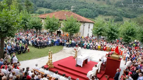 Santuario de La Bien Aparecida, Marr&oacute;n, Ampuero	El presidente de Cantabria, Ignacio Diego,  acompa&ntilde;ado por los consejeros de Medio Ambiente, Ordenaci&oacute;n del Territorio y Urbanismo, Javier Fern&aacute;ndez, y de Ganader&iacute;a, Pesca y Desarrollo Rural, Blanca Mart&iacute;nez, asiste a los actos con motivo de la festividad de La Bien Aparecida

15 SEP 13