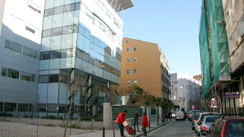 FACHADA NUEVA SEDE GOBIERNO REGIONAL EDIFICIO PE&Ntilde;A HERBOSA
LARA REVILLA &copy;
14 DIC 06