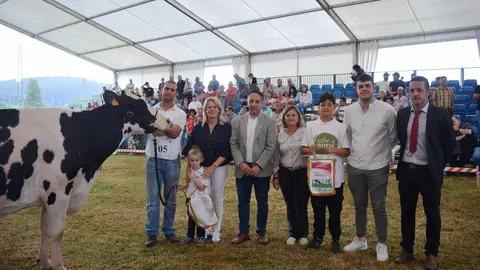 148 CONCURSO-EXPOSICI&Oacute;N GANADO VACUNO FRIS&Oacute;N SAN ANTONIO (81) -gran campeona de vacas, premio vaca adulta campeona y mejor ubre