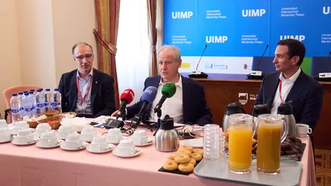 30/6/25  SANTANDER UIMP 
Inteligencia Artificial, Ciberseguridad y Supercomputaci&oacute;n
Desayuno informativo con medios
Eduardo Arasti


FOTO: Juan Manuel Serrano Arce