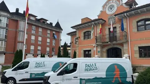 RECEPCI&Oacute;N NUEVAS FURGONETAS AYTO PIELAGOS (2)