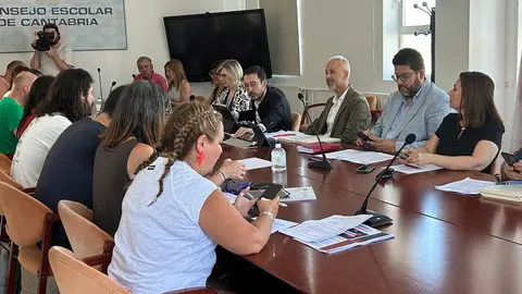 El consejero de Educaci&oacute;n, Formaci&oacute;n Profesional y Universidades, Sergio Silva, asiste a la mesa de negociaci&oacute;n con la Junta de Personal Docente. 
16 jul 25