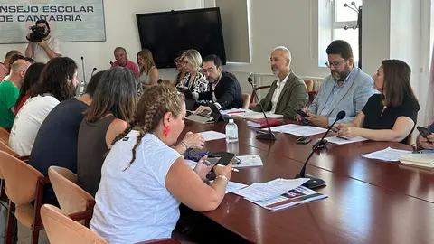 El consejero de Educaci&oacute;n, Formaci&oacute;n Profesional y Universidades, Sergio Silva, asiste a la mesa de negociaci&oacute;n con la Junta de Personal Docente. 
16 jul 25