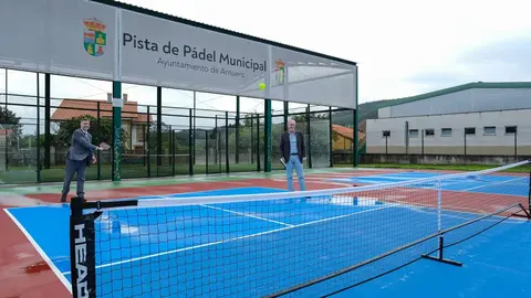 11:30 horas. Ayuntamiento de Arnuero. El consejero de Cultura, Turismo y Deporte, Luis Mart&iacute;nez Abad, visita la pista de Pickleball. 12 de septiembre de 2025 &copy; Ra&uacute;l Lucio