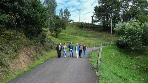 12:00 horas. P&aacute;manes. La consejera de Desarrollo Rural, Ganader&iacute;a, Pesca y Alimentaci&oacute;n, Mar&iacute;a Jes&uacute;s Susinos, visita las obras de mejora de infraestructuras agrarias en Li&eacute;rganes. 24 de septiembre de 2025 &copy; Ra&uacute;l Lucio