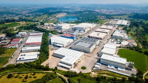 El Parque Empresarial Besaya, ubicado en el municipio de Reoc&iacute;n y promovido por SICAN, sociedad p&uacute;blica dependiente de la Consejer&iacute;a de Industria, Empleo, Innovaci&oacute;n y Comercio del Gobierno de Cantabria, ha completado la totalidad de su superficie productiva tras aprobar el Consejo de Administraci&oacute;n de SICAN la adjudicaci&oacute;n de la &uacute;ltima parcela disponible a la empresa Cranes & Much More S.L., especializada en el alquiler y venta de maquinaria, soporte t&eacute;cnico, mantenimiento, repuestos y soluciones integrales de gesti&oacute;n de servicios para el sector portuario.