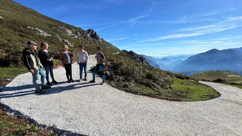 La consejera de Desarrollo Rural, Ganader&iacute;a, Pesca y Alimentaci&oacute;n, Mar&iacute;a Jes&uacute;s Susinos, visita las obras realizadas por la consejer&iacute;a en el municipio de Tresviso. 
1 OCT 25