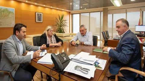 09:30 horas. Despacho del consejero
El consejero de Fomento, Vivienda, Ordenaci&oacute;n del Territorio y Medio Ambiente, Roberto Media, se re&uacute;ne con los alcaldes de Polaciones y Los Tojos.