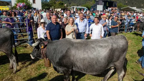 12:00 horas. Cabez&oacute;n de la Sal
La consejera de Desarrollo Rural, Ganader&iacute;a, Pesca y Alimentaci&oacute;n, Mar&iacute;a Jes&uacute;s
Susinos, asiste a la olimpiada del Tudanco.  12 OCT 25 &copy; Miguel De la Parra