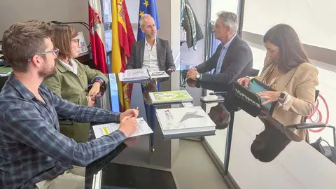 12:00 horas. Despacho del consejero
El consejero de Educaci&oacute;n, Formaci&oacute;n Profesional y Universidades, Sergio Silva, recibe al presidente de la C&aacute;mara de Comercio. 10 oct 25 &copy;&nbsp;Oficina de comunicaci&oacute;n