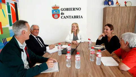 La consejera de Presidencia, Justicia, Seguridad y Simplificaci&oacute;n Administrativa, Isabel Urrutia, recibe a representantes de la Asociaci&oacute;n C&aacute;ntabra de V&iacute;ctimas del Terrorismo.
15 OCT 25