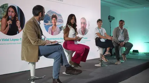 MESA REDONDA 'LA CONVIVECIA EN LOS DESTINOS TUR&Iacute;STICOS' (32)