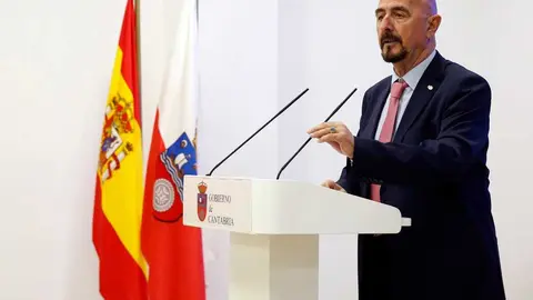 El consejero de Salud, C&eacute;sar Pascual, informa, en rueda de prensa, sobre las informaciones relacionadas con el convenio con el Hospital Santa Clotilde.
16 OCT 25