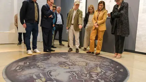 10:30 horas. Museo de Prehistoria y Arqueolog&iacute;a de Cantabria, Santander. La presidenta de Cantabria, Mar&iacute;a Jos&eacute; S&aacute;enz de Buruaga, se re&uacute;ne con el due&ntilde;o de la P&aacute;tera de Ota&ntilde;es. 27 de octubre de 2025 &copy; Ra&uacute;l Lucio