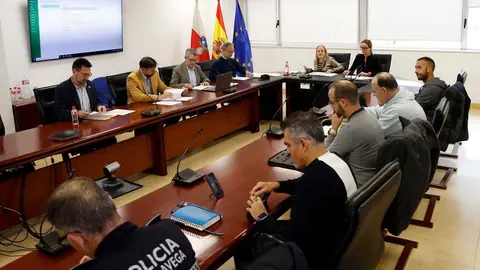 La consejera de Presidencia, Justicia, Seguridad y Simplificaci&oacute;n Administrativa, Isabel Urrutia, se re&uacute;ne con la Comisi&oacute;n de Coordinaci&oacute;n de Polic&iacute;as Locales.
Cobertura de nota y foto
7 nov 25