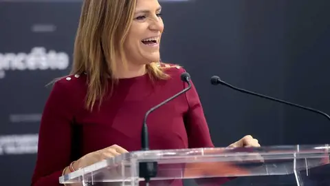 2022-02-22 
La regidora d'Esports, Pilar Bernab&eacute;, acompanyada de la regidora de Participaci&oacute; Ciutadana i Acci&oacute; Ve&iuml;nal, Elisa Val&iacute;a, participa en l'acte del sorteig de la Copa de S. M. la Reina de B&agrave;squet.