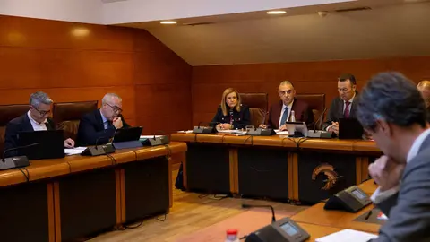 El consejero de Fomento, Vivienda, Ordenaci&oacute;n del Territorio y Medio Ambiente, Roberto Media, acompa&ntilde;ado de todos los altos cargos de su Consejer&iacute;a, comparece en la Comisi&oacute;n de Econom&iacute;a, Hacienda, Financiaci&oacute;n Auton&oacute;mica y Fondos Europeos para informar sobre el Proyecto de Ley de Presupuestos Generales de la Comunidad Aut&oacute;noma para 2026.
14 nov 25