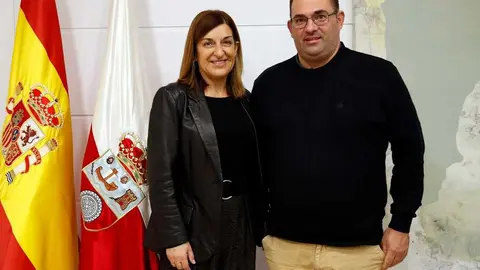 La presidenta de Cantabria, Mar&iacute;a Jos&eacute; S&aacute;enz de Buruaga, recibe al alcalde de Villafufre, Jos&eacute; Luis Cobo.
18 nov 25