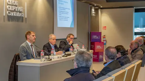 12:15 horas. Cl. Tres de noviembre, 38, Santander
El consejero de Industria, Empleo, Innovaci&oacute;n y Comercio, Eduardo Arasti, participa en el comit&eacute; de direcci&oacute;n de CEOE-CEPYME Cantabria.