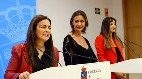 La consejera de Inclusi&oacute;n Social, Juventud, Familias e Igualdad, Bego&ntilde;a G&oacute;mez del R&iacute;o, da a conocer en rueda de prensa, a la Mujer Empresaria del a&ntilde;o premiada por ADMEC.
26 NOV 25