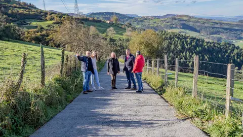 10:30 horas. Sol&oacute;rzano. https://maps.app.goo.gl/GqsRcC8rBDkTbu2d8
La consejera de Desarrollo Rural, Ganader&iacute;a, Pesca y Alimentaci&oacute;n, Mar&iacute;a Jes&uacute;s Susinos, visita el Ayuntamiento de Sol&oacute;rzano.