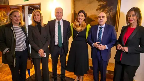 09:15 horas. Restaurante Deluz, Santander
El consejero de Industria, Empleo, Innovaci&oacute;n y Comercio, Eduardo Arasti, participa en el desayuno empresarial organizado por la Asociaci&oacute;n de Empresarias de Cantabria (ADMEC) y que protagonizar&aacute; el presidente de la Federaci&oacute;n Nacional de Asociaciones de Trabajadores Aut&oacute;nomos (ATA), Lorenzo Amor.
4 dic 25 &copy; Miguel De la Parra