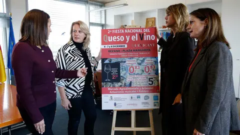 La consejera de Desarrollo Rural, Ganader&iacute;a, Pesca y Alimentaci&oacute;n, Mar&iacute;a Jes&uacute;s Susinos, presentaci&oacute;n del cartel de la &lsquo;II Fiesta Nacional del Queso y el Vino&rsquo; de Santa Cruz de Bezana. 
21 NOV 25
