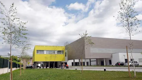 El Alisal, Santander 	El consejero de Sanidad, Luis Mar&iacute;a Truan,  inaugura el Centro de Salud del Alisal.

LARA REVILLA&copy;
14 JUL 09