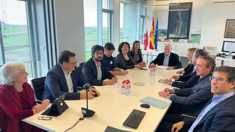 12:00 horas. Despacho del consejero

El consejero de Industria, Empleo, Innovaci&oacute;n y Comercio, Eduardo Arasti, participa en la Mesa del Trabajo Aut&oacute;nomo. 

Cobertura de nota y foto. A las 12:45 horas, el consejero har&aacute; declaraciones a los medios de comunicaci&oacute;n.