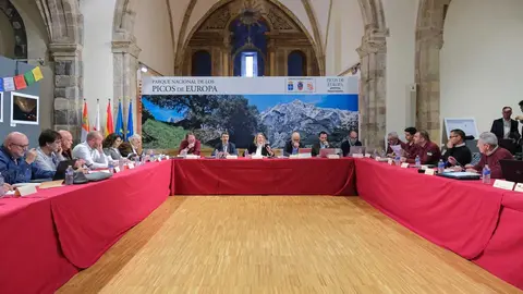 10:00 horas. Potes. La consejera de Desarrollo Rural, Ganader&iacute;a, Pesca y Alimentaci&oacute;n, Mar&iacute;a Jes&uacute;s Susinos, preside la &lsquo;XXV Sesi&oacute;n del Pleno del Patronato del Parque Nacional de los Picos de Europa&rsquo; en el Centro de Estudios Lebaniegos. &copy; Ra&uacute;l Lucio 10 de diciembre de 2025