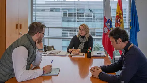 12:30 horas. Despacho de la consejera
La consejera de Desarrollo Rural, Ganader&iacute;a, Pesca y Alimentaci&oacute;n, Mar&iacute;a Jes&uacute;s Susinos, recibe al alcalde de Tudanca, Mario Gonz&aacute;lez.