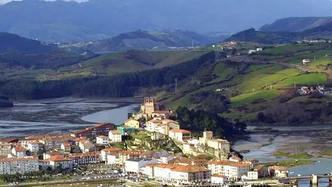 SAN VICENTE DE LA BARQUERA
BARRERAS ANTICONTAMINACION
VISTA AEREA
NACHO ROMERO &copy;
13 FEB 03