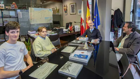 .-12:00 horas. Despacho del consejero
El consejero de Educaci&oacute;n, Formaci&oacute;n Profesional y Universidades, Sergio Silva, entrega diplomas extraordinarios de Bachillerato.
