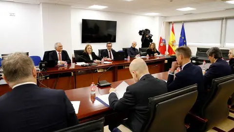 La presidenta de Cantabria, Mar&iacute;a Jos&eacute; S&aacute;enz de Buruaga, recibe al presidente de la Junta de Cofrad&iacute;as Penitenciales de Santander, Jorge Rivero.

27 ene 25