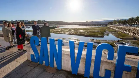 10:30 horas. Avenida Los Soportales. San Vicente de la Barquera
El consejero de Fomento, Ordenaci&oacute;n del Territorio y Medio Ambiente, Roberto Media, informa a los medios de comunicaci&oacute;n sobre la visita al municipio tras las inundaciones. 31 OCTUBRE 2&rsquo;023 &copy; Miguel De la Parra