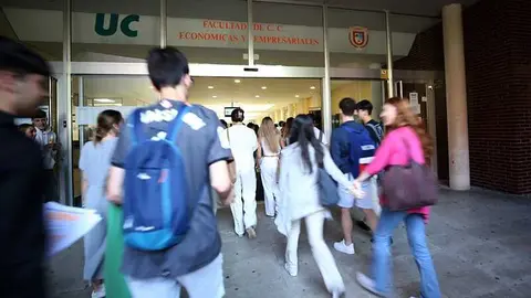 EBAU.EXAMENES.SELECTIVIDAD. UC. EXAMEN. ESTUDIANTES. BACHILLERATO.ECONOMICAS. 5 JUN 23