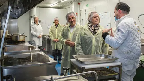 12:00 horas. Pol&iacute;gono la Cerrada, 6. Malia&ntilde;o
La consejera de Desarrollo Rural, Ganader&iacute;a, Pesca y Alimentaci&oacute;n, Mar&iacute;a Jes&uacute;s Susinos, visita la empresa agroalimentaria &lsquo;Como en casa&rsquo;.